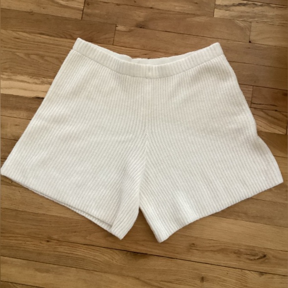 Aerie NWT Sweater Knitted Shorts Cream Size Medium